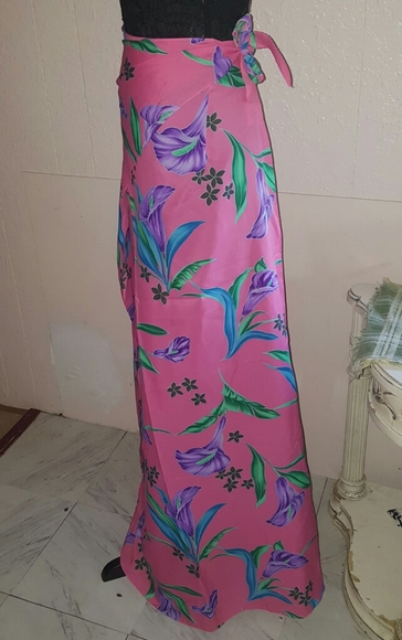 HiloHattie Vintage Hawaiian Pink Floral Wrap Skirt - Picture 2 of 5
